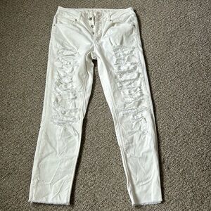 American Eagle, Tomgirl white button fly jeans with stretch size 6